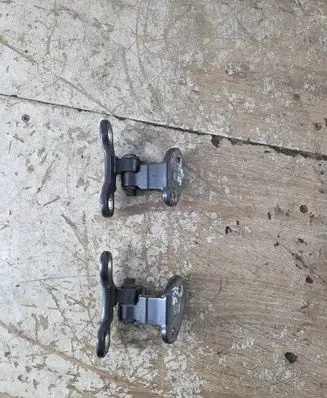 Rear door hinge set