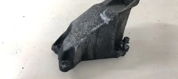 Volkswagen PASSAT B5 Engine mounting bracket 8D0199307L