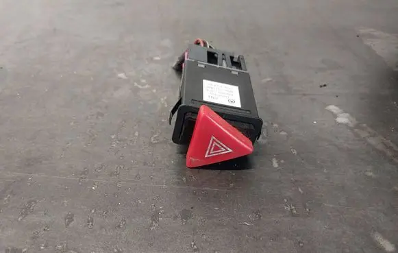 Skoda Octavia Mk1 (1U) Hazard light switch 1U0953235B