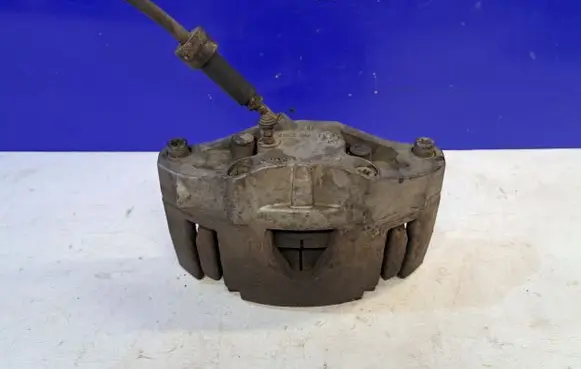 Volvo XC90 Front brake caliper 30657307 8602858