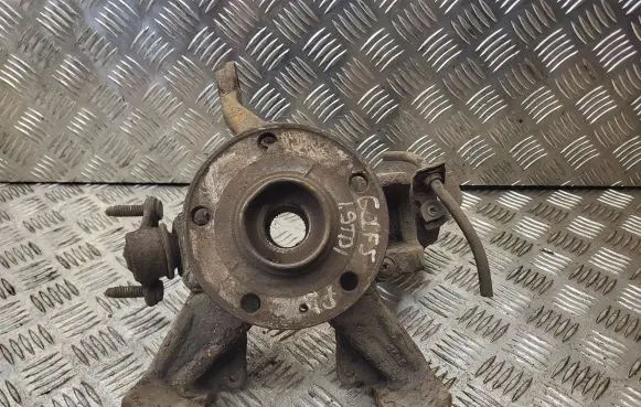 Volkswagen Golf IV Front wheel hub