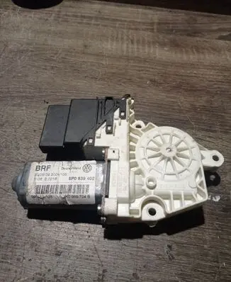 Seat Toledo III (5P) Rear door window regulator motor 5P0839402