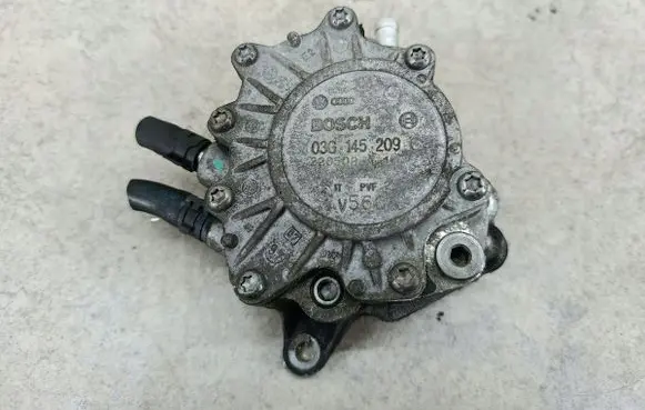 Volkswagen Golf V Vacuum pump 03G145209CBOSCH