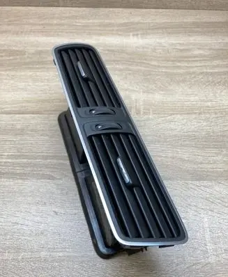 Volkswagen PASSAT B7 Dash center air vent grill 3AC819728A