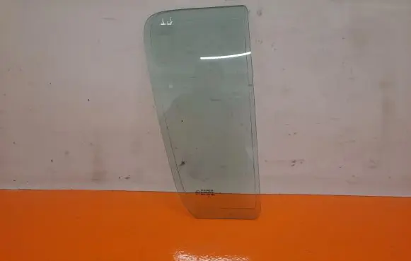 Suzuki Swift I Rear door window glass 43R-001583