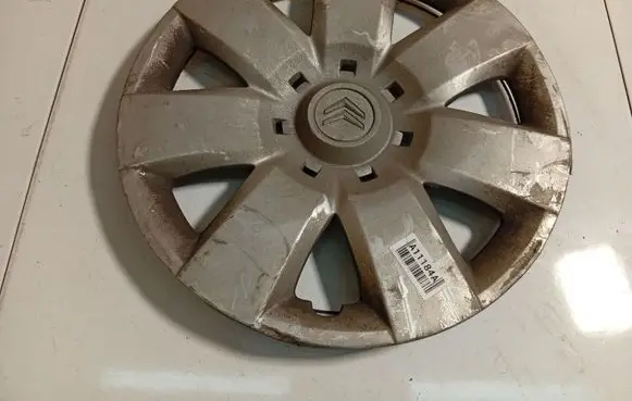 Citroen Berlingo R15 wheel hub/cap/trim 9681762280