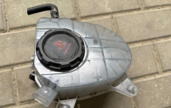 Audi A3 8Y Coolant expansion tank/reservoir 5WA121407G