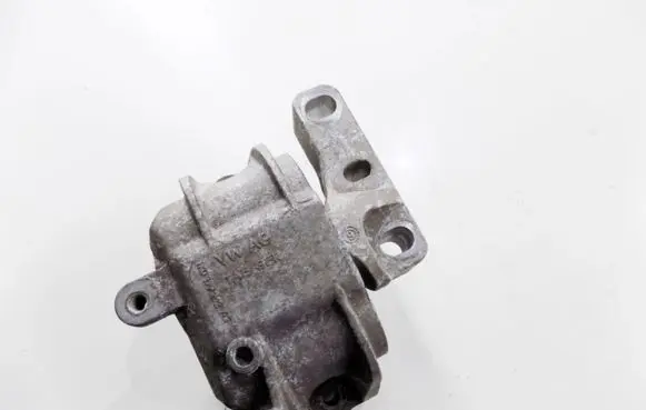 Skoda Superb B6 (3T) Engine mount bracket