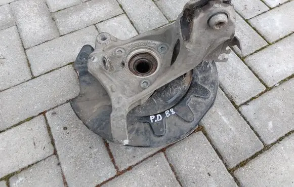 Front wheel hub