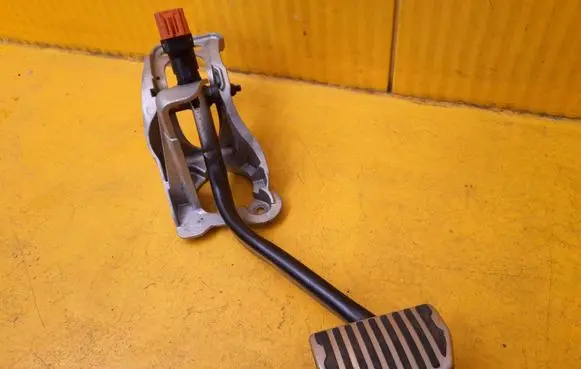 Land Rover Range Rover Velar Brake pedal HK8M2450AD 15261M04