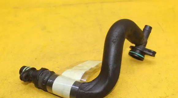 Volkswagen Golf VII Breather hose/pipe 04E103175D