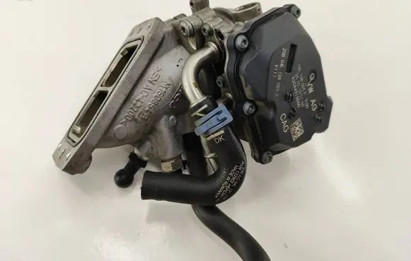 Volkswagen Golf VII Throttle valve 04L128063P A2C84315500