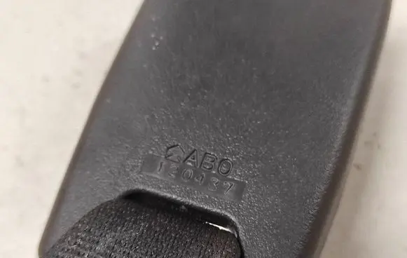 Toyota Avensis T250 Middle seatbelt buckle (rear) 120437