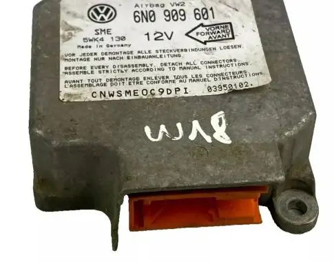 Volkswagen PASSAT B4 Airbag control unit/module 6N0909601