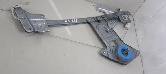 Rear door manual window regulator