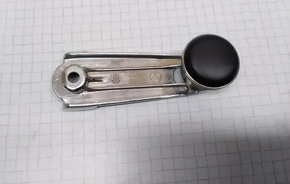 Mercedes-Benz E W210 Rear door window winding handle 