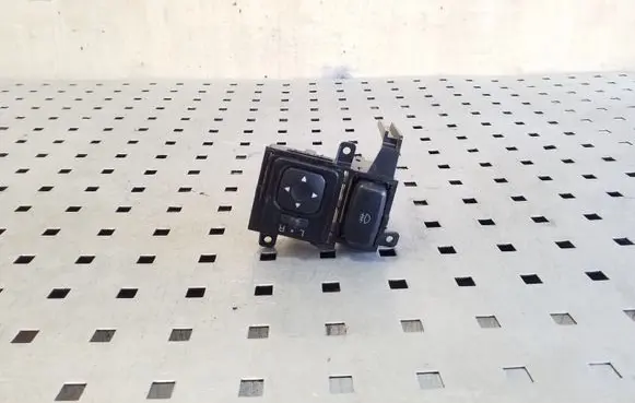 Mitsubishi Pajero Wing mirror switch M190956