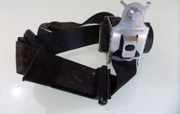 Opel Astra H Front seatbelt 560834901 8521EJ41651