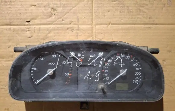 Renault Laguna II Speedometer (instrument cluster) 8200170297 7EED2F01 501018550065