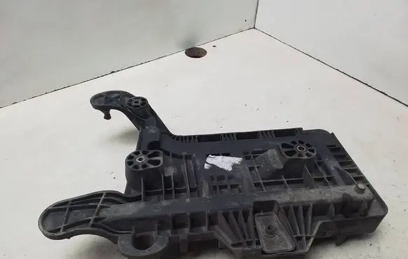 Volkswagen PASSAT B6 Battery box tray 1K0915333C
