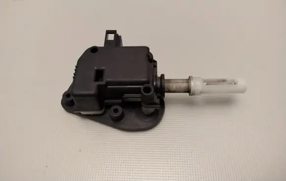 Audi A4 S4 B5 8D Tailgate boot lock/latch motor 8E9827833