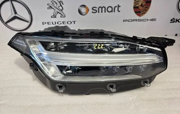Volvo XC90 Headlight/headlamp 31655159