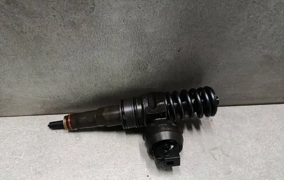 Skoda Octavia Mk2 (1Z) Fuel injector 038130073AG 0414720215