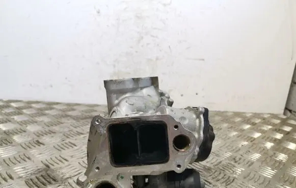 Ford Kuga II EGR valve 30725855 3532001221
