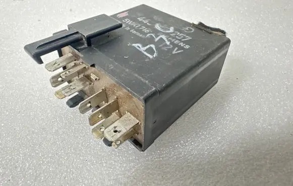 Volkswagen PASSAT B3 Window control relay 5WK1716