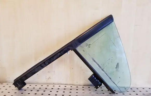 Rear vent window glass