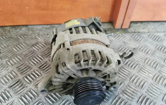 Hyundai ix35 Generator/alternator 373002A850