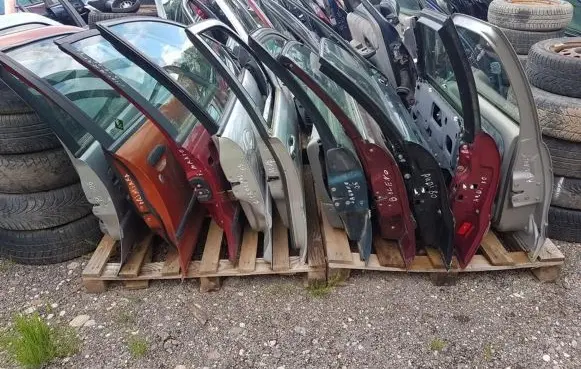 Suzuki Baleno EG Front door