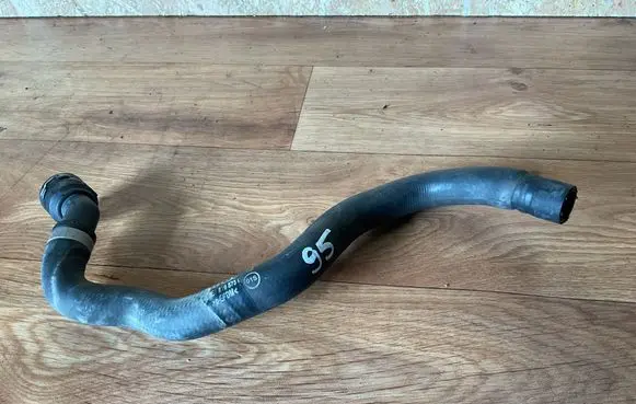 Engine coolant pipe/hose
