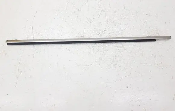 Ford Escape III Front door glass trim molding 635649