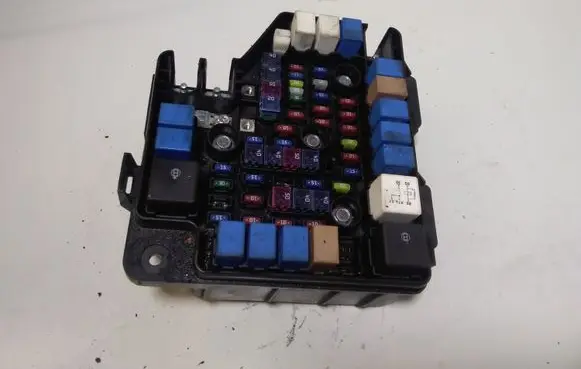 Hyundai Santa Fe Fuse module 919502B100