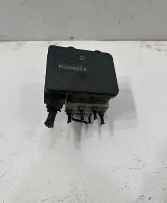 Volkswagen Golf V ABS Pump 1K0907379AC 00005305H0 10096003593