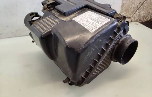 Toyota Land Cruiser (J100) Air filter box 1789330020