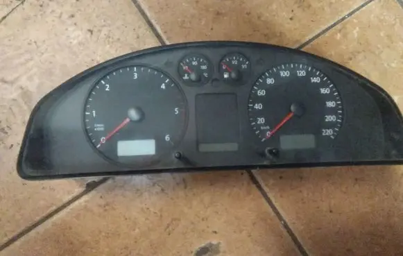 Volkswagen Transporter - Caravelle T5 Speedometer (instrument cluster) 88311346