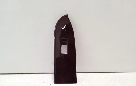 Suzuki Grand Vitara II Rear door window switch trim 8373765J0