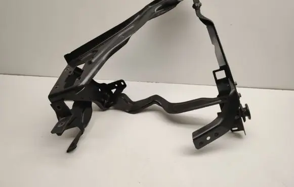 Mercedes-Benz C W204 Headlight/headlamp mounting bracket A2046201191