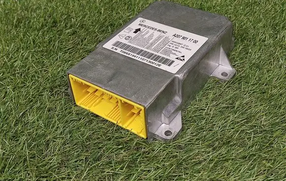 Mercedes-Benz C W204 Airbag control unit/module A2079011700 5WK43967