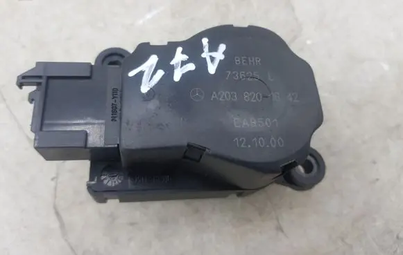 Mercedes-Benz C W203 Air flap motor/actuator 2038201642