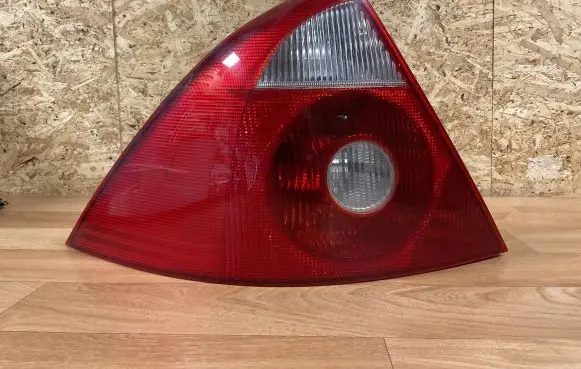 Ford Mondeo Mk III Rear/tail lights 3S7113405A 0374D 1S713405A