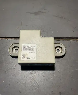BMW X5 E70 Aerial antenna amplifier 6935024 21367510 11896900