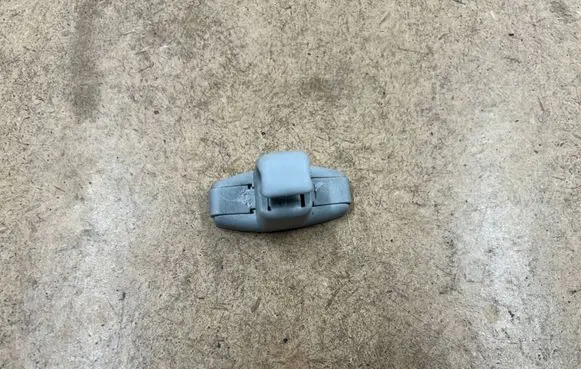 BMW 3 E46 Sun visor clip/hook/bracket 51168243574 8243574 51168267901