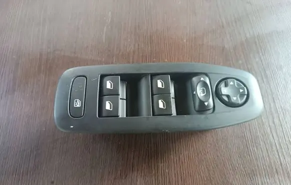 Peugeot 2008 I Electric window control switch 96749624ZD 30170518 102177633