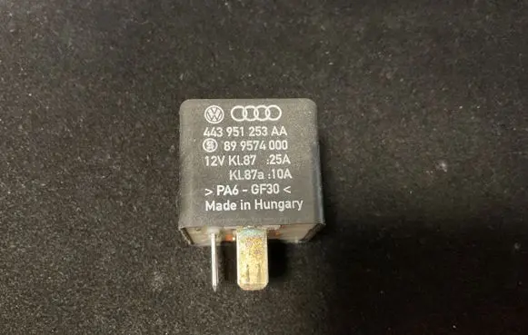 Audi A4 S4 B7 8E 8H Other relay 443951253AA 899574000