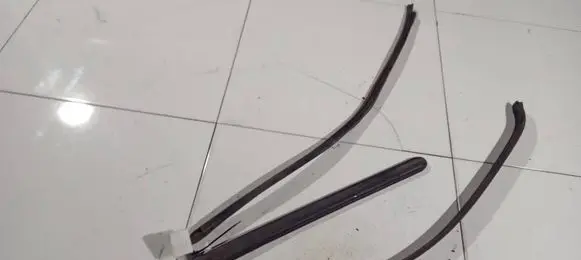 Mercedes-Benz Vito Viano W639 Rubber seal front coupe door 063969701