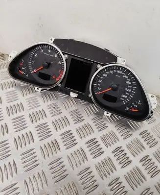 Audi A6 S6 C6 4F Speedometer (instrument cluster) 4F0920901B