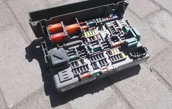 BMW 1 E81 E87 Fuse module 9119446